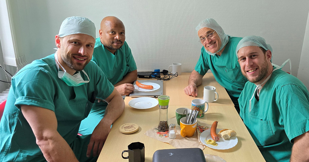 OP-Ärzte nehmen einen Imbiss ein